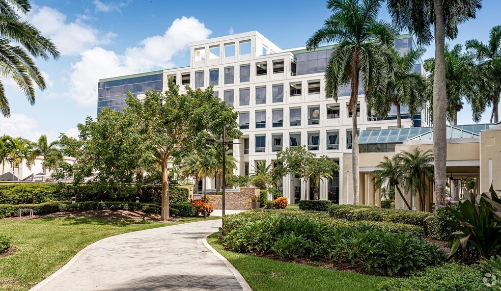 5100 Town Center Cir, Boca Raton, FL à louer - Photo du bâtiment - Image 2 de 13