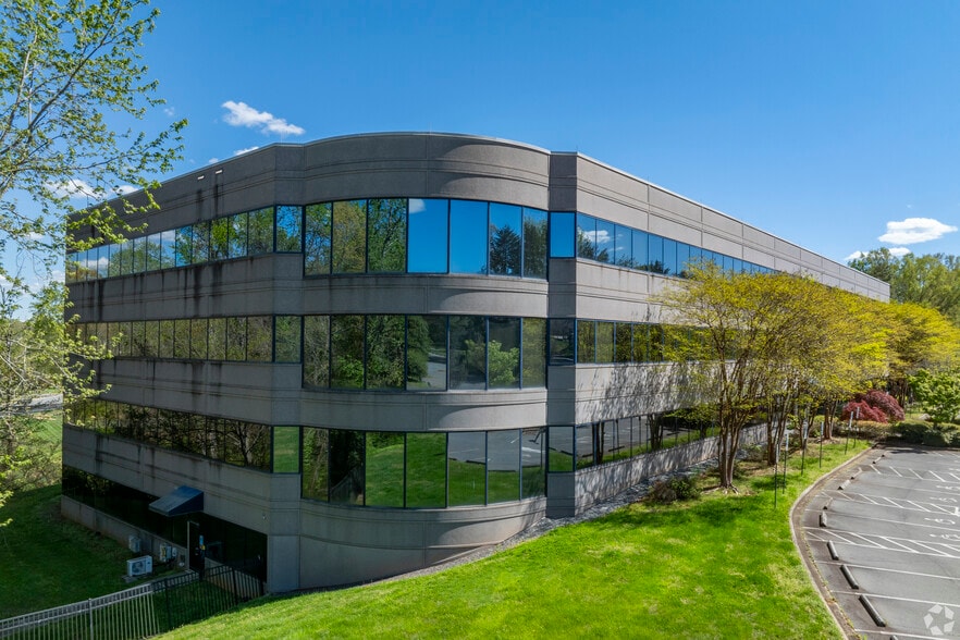 4100 S Stream Blvd, Charlotte, NC à louer - Photo du bâtiment - Image 1 de 27