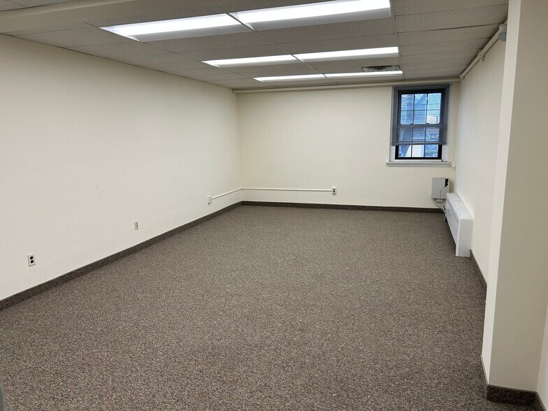 19 Jenkins Ave, Lansdale, PA à louer - Photo du bâtiment - Image 3 de 7