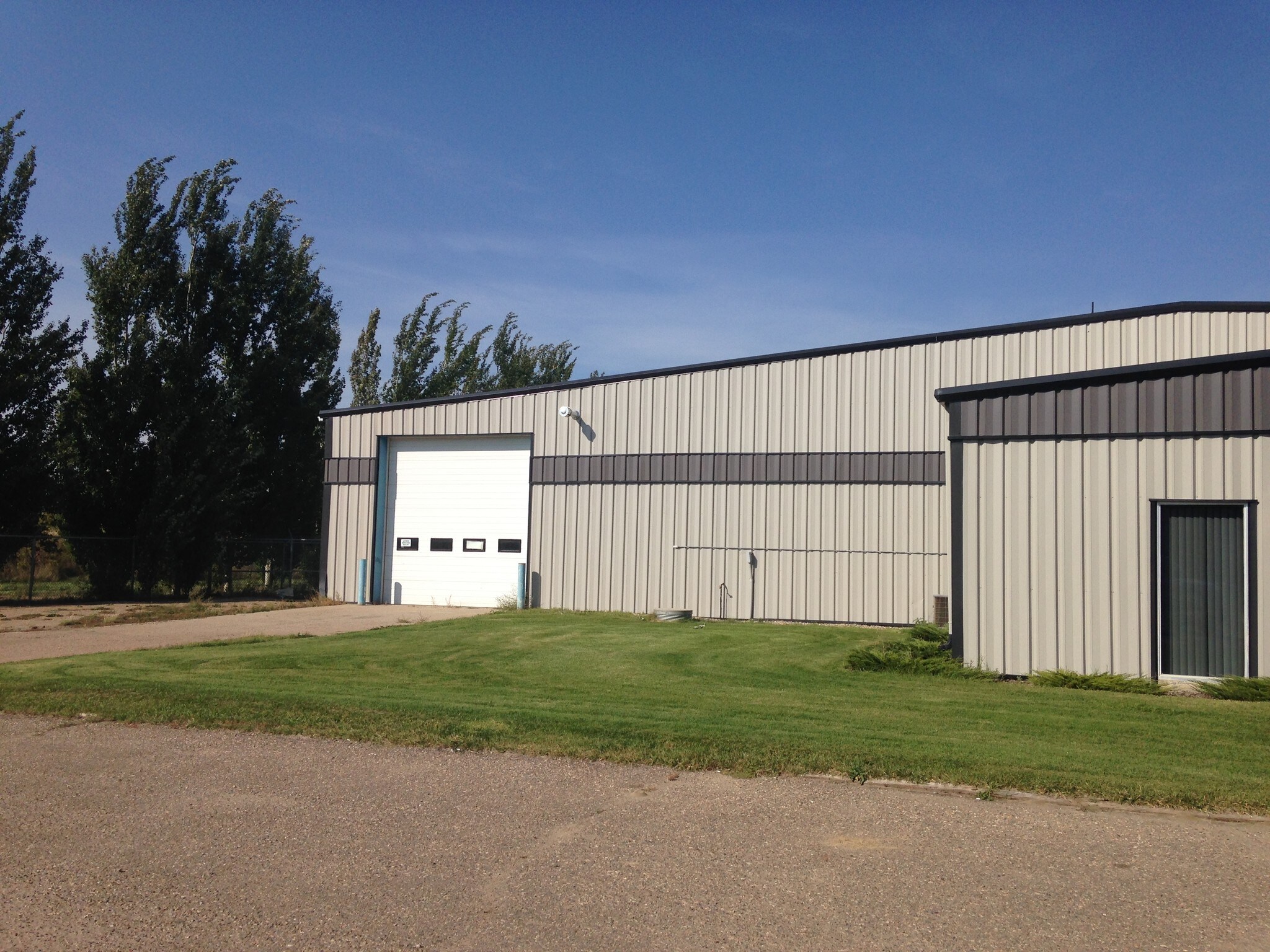 1348 32nd St SW, Medicine Hat, AB for sale Primary Photo- Image 1 of 1