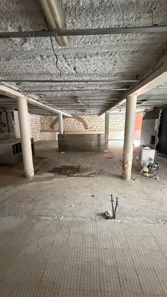 Retail in Clichy for lease - Interior Photo - Image 3 of 7