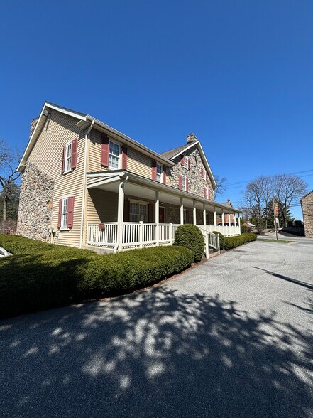 5386 Chestnut St, Emmaus, PA à louer - Photo du bâtiment - Image 2 de 3