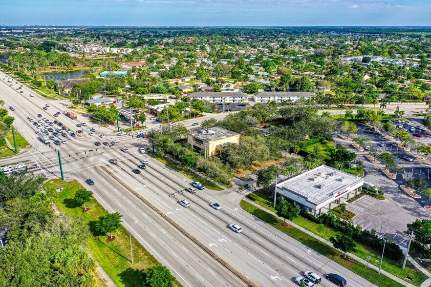 4901 Tamiami Trl E, Naples, FL à louer - Photo du bâtiment - Image 3 de 10