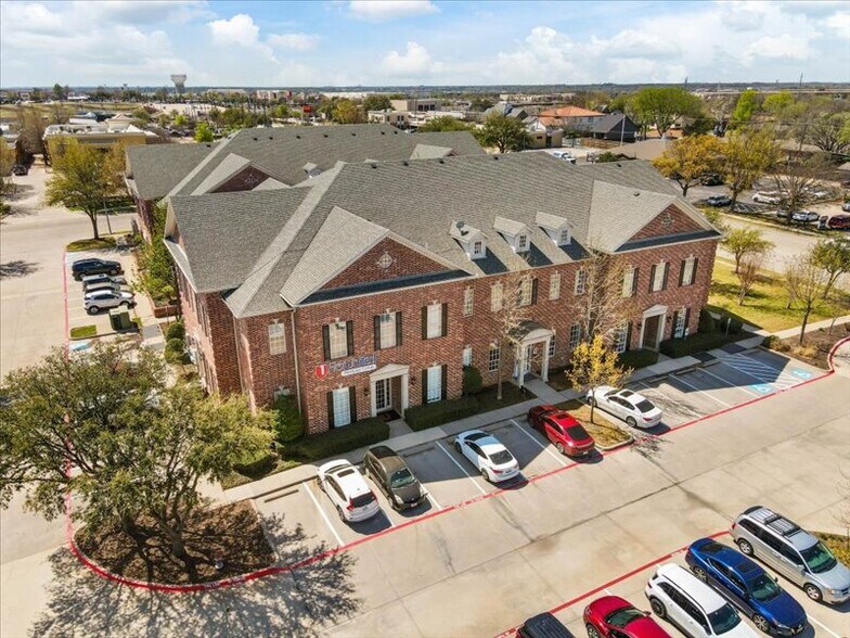 1245 S Main St, Grapevine, TX à louer - Photo du bâtiment - Image 3 de 15