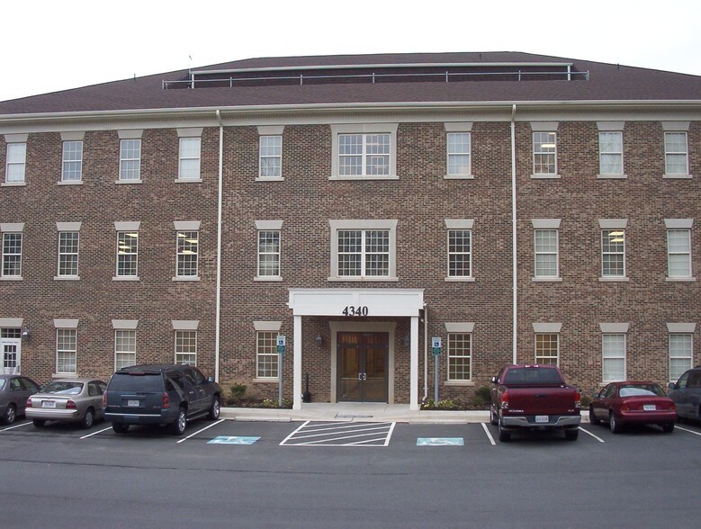 4340 Prince William Pky, Woodbridge, VA à louer - Photo du bâtiment - Image 2 de 4