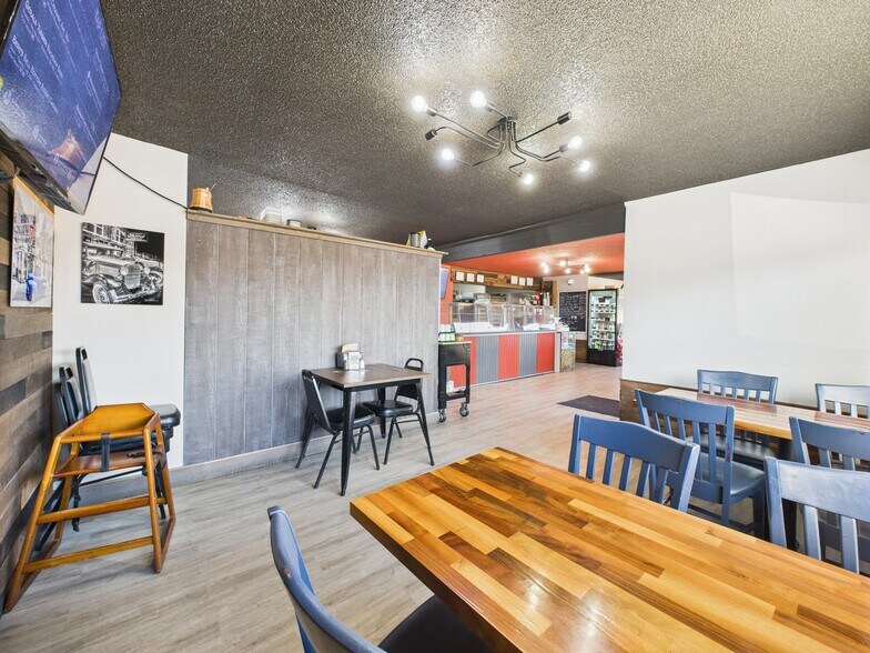 105 E 4th St, Emmett, ID à vendre - Photo du bâtiment - Image 3 de 57