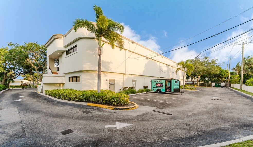 2061 NW 2nd Ave, Boca Raton, FL à louer - Photo du bâtiment - Image 3 de 31