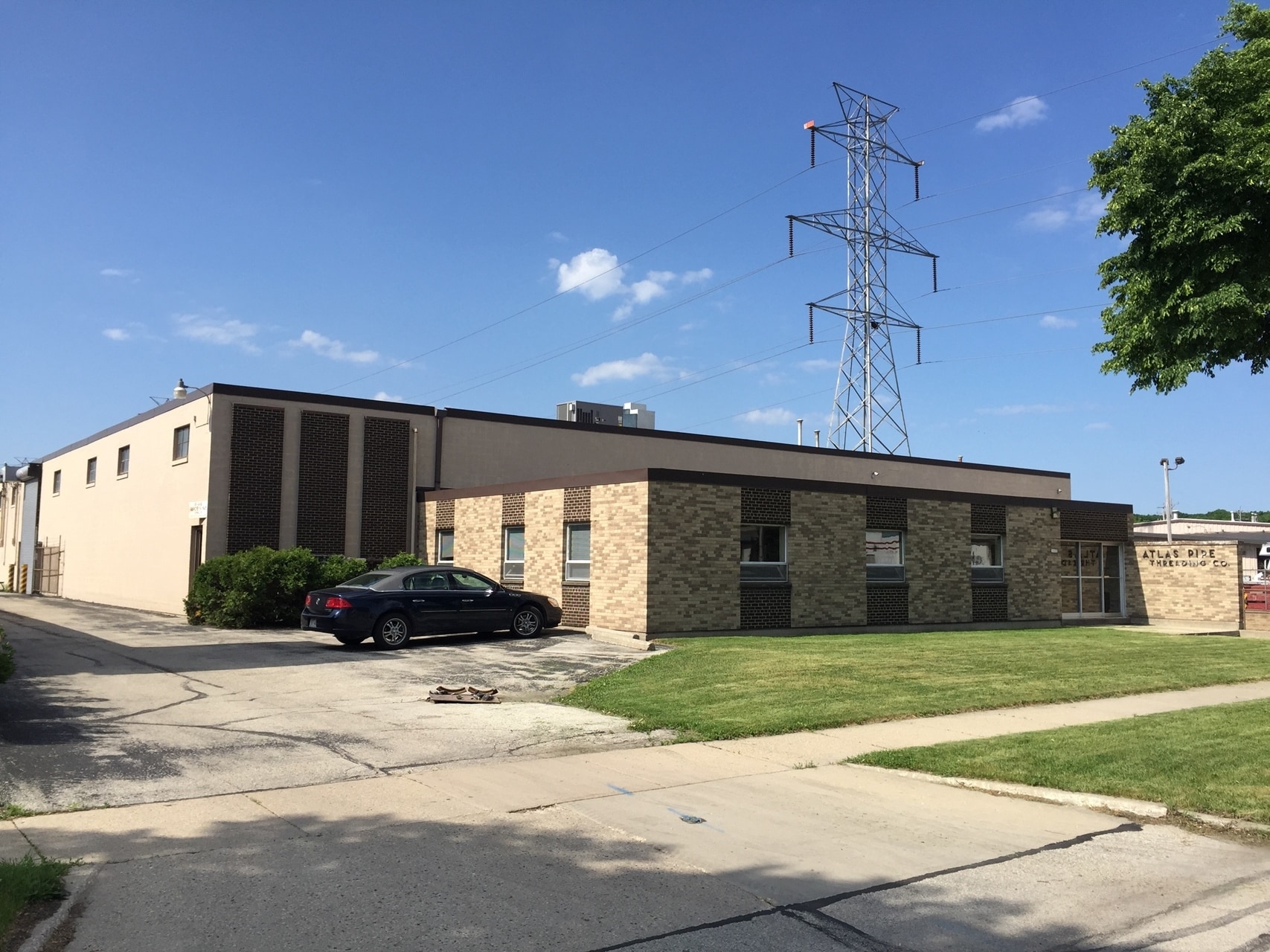 11133 W Rogers St, Milwaukee, WI for lease Primary Photo- Image 1 of 12