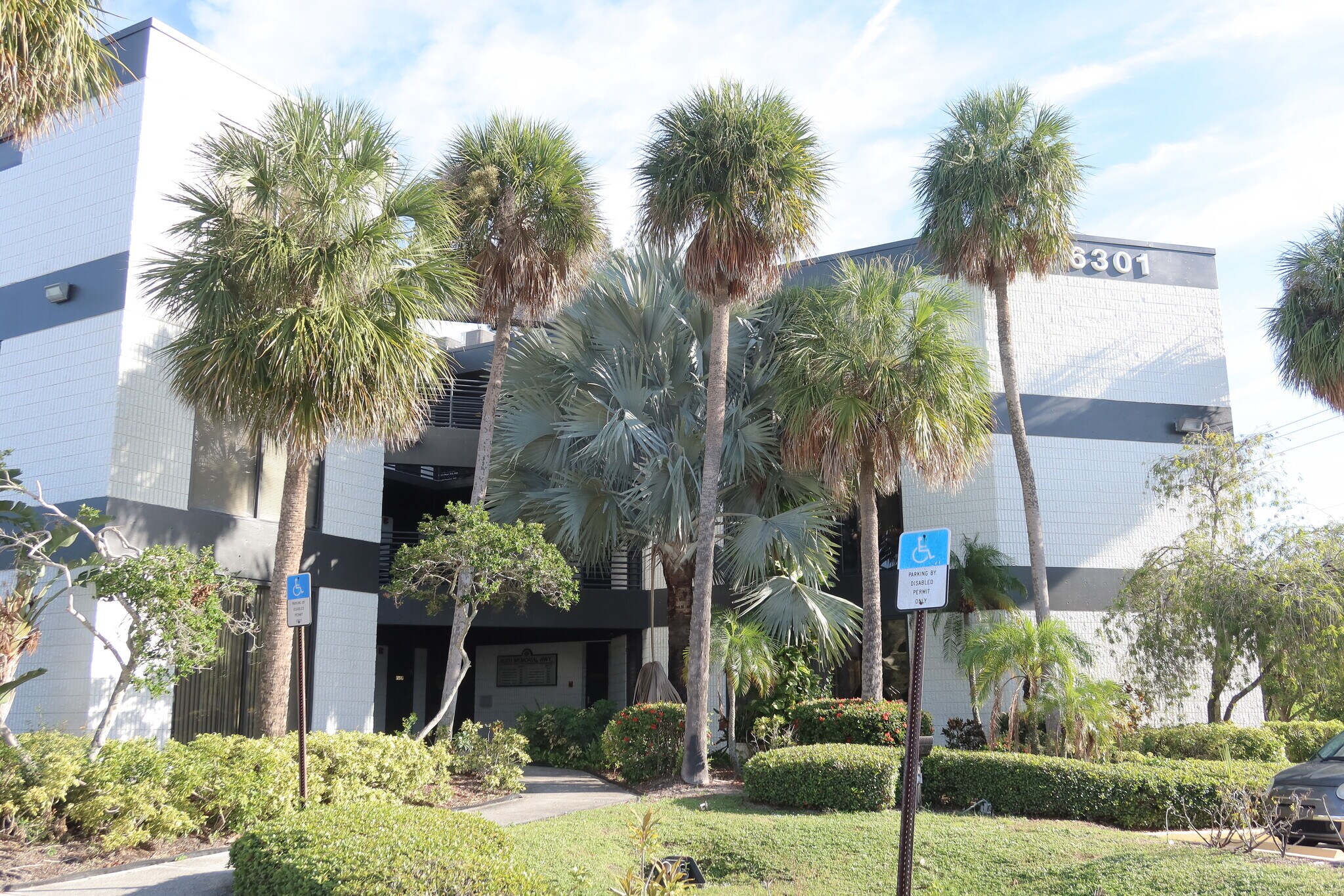 6301 Memorial Hwy, Tampa, FL à louer Photo du bâtiment- Image 1 de 11