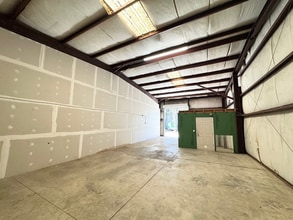 11631 Columbia Park Dr E, Jacksonville, FL for lease Interior Photo- Image 2 of 4
