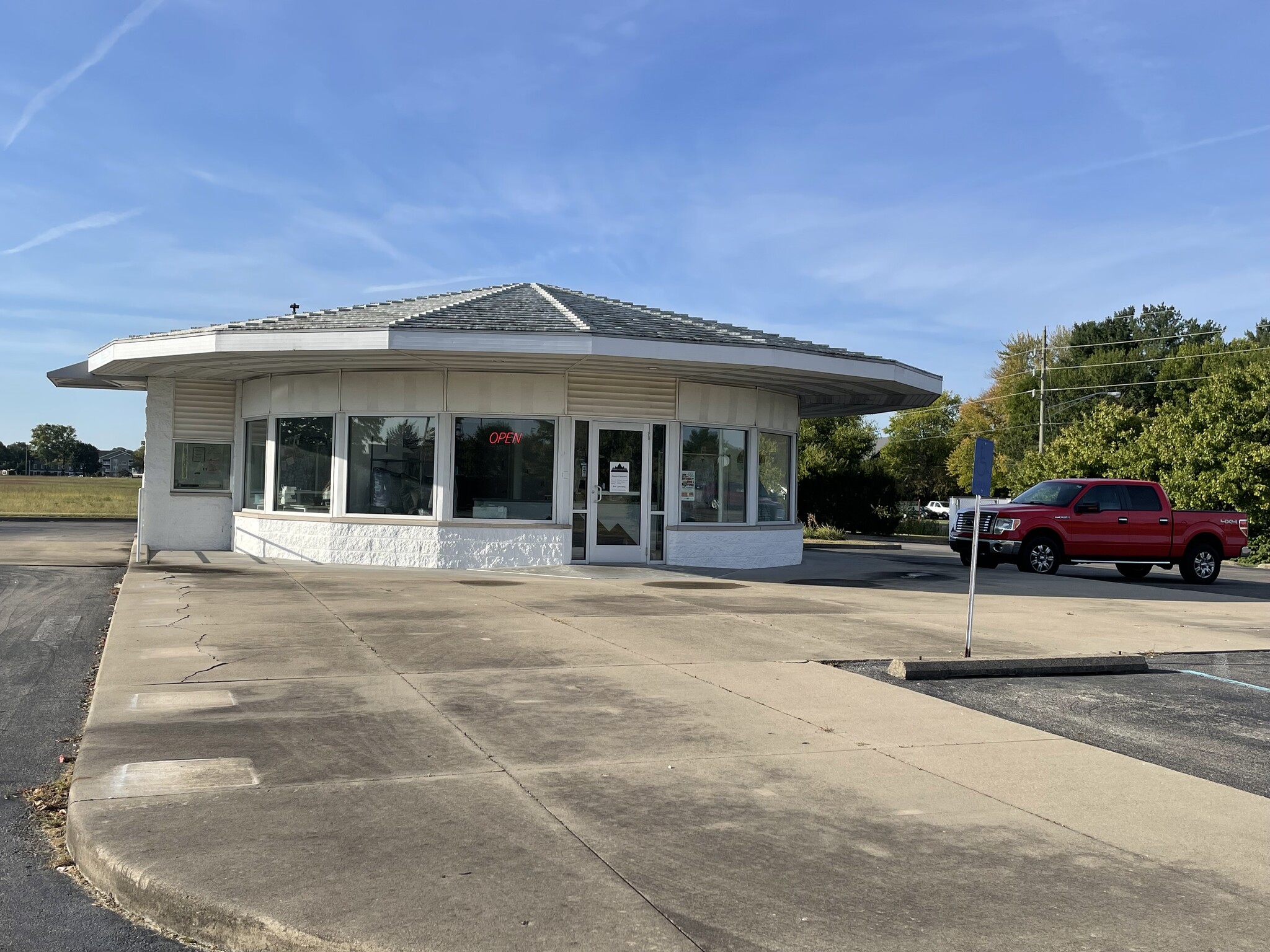 710 Creekview Dr, Columbus, IN for lease Building Photo- Image 1 of 7