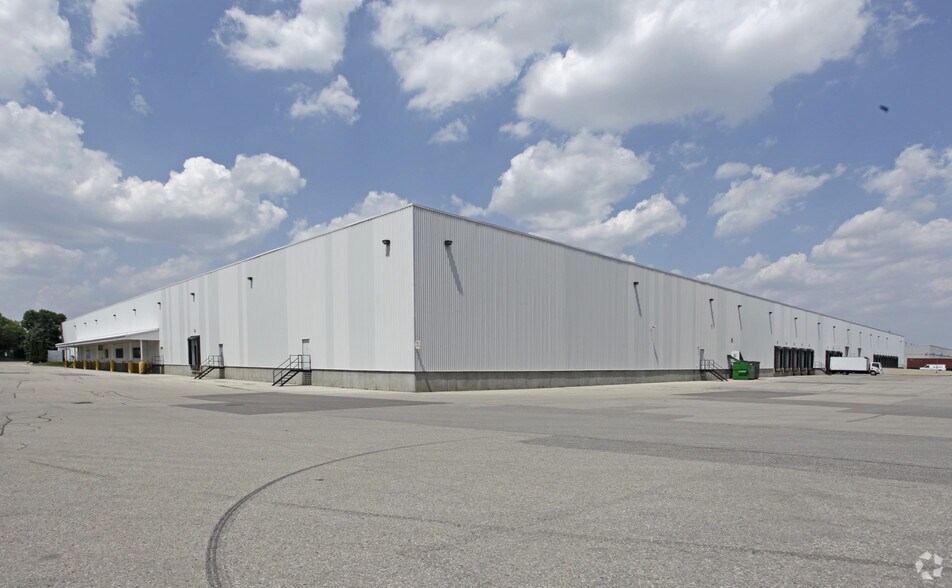 5650 Keaton Cres, Mississauga, ON à louer - Photo du bâtiment - Image 2 de 4