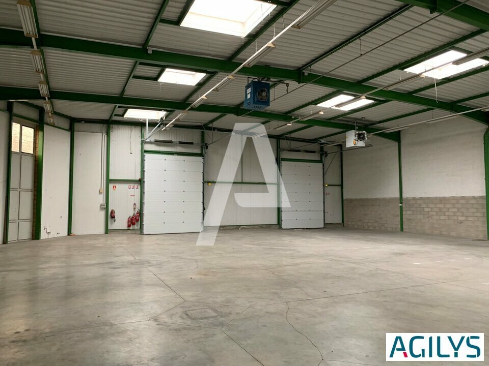 Industrial in Saint-Thibault-des-Vignes for lease Interior Photo- Image 1 of 5