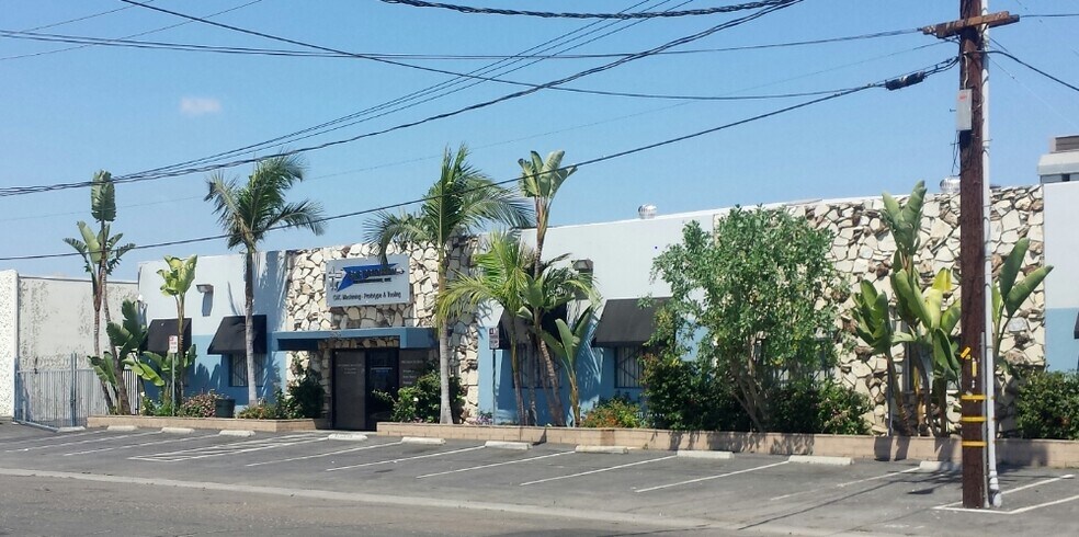 2509 S Broadway, Santa Ana, CA à louer - Photo du bâtiment - Image 3 de 10