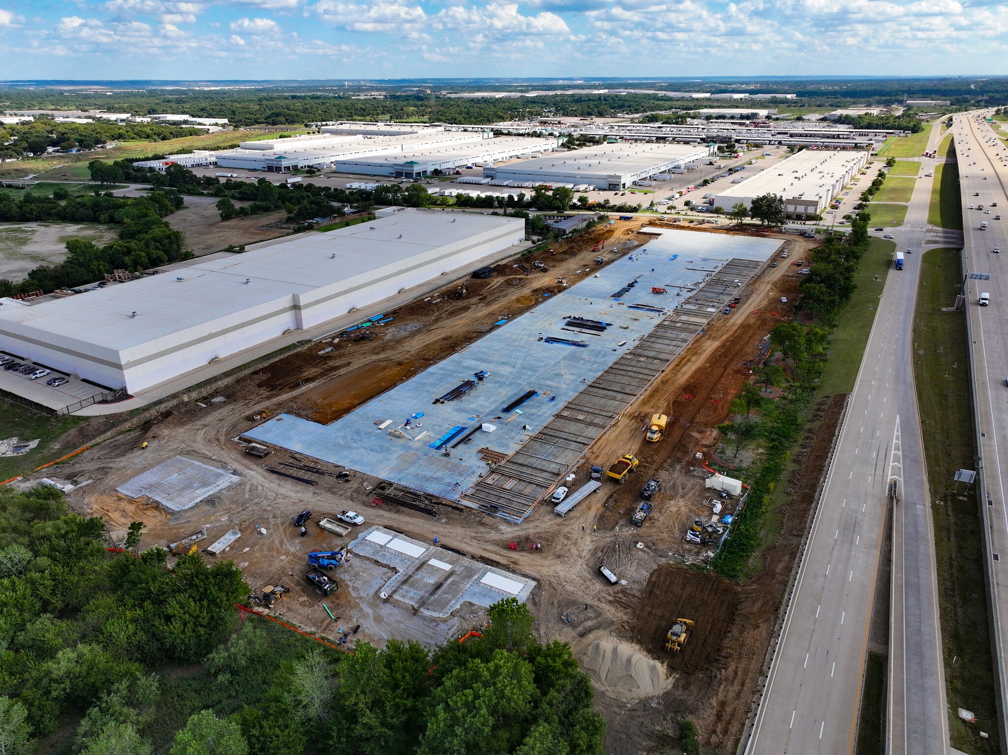 902 W Shady Grove Rd, Grand Prairie, TX for lease Building Photo- Image 1 of 6