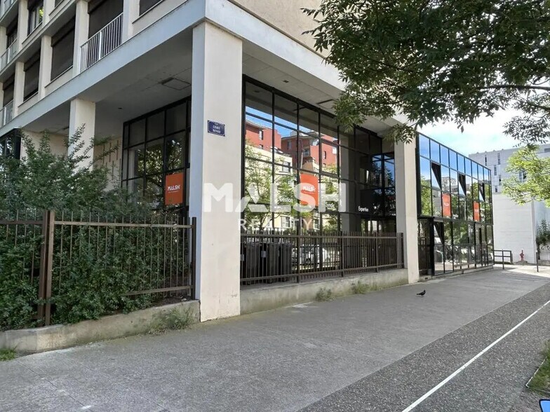 Office in Lyon for lease - Building Photo - Image 1 of 8