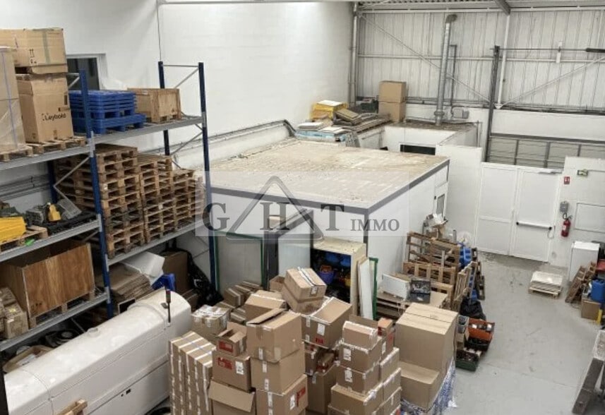 Industrial in Buc for lease - Interior Photo - Image 3 of 4