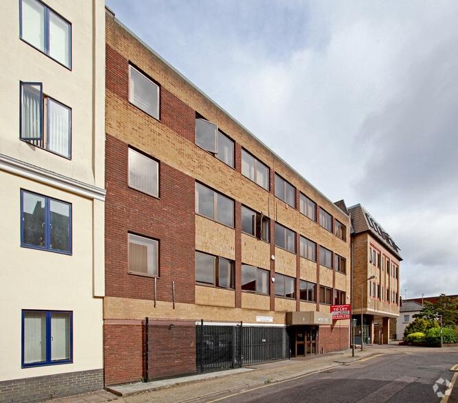 2 Albert Pl, Londres à louer - Photo du bâtiment - Image 2 de 2