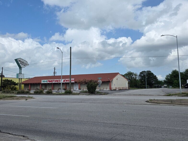 1141 Uvalde Rd, Houston, TX à vendre - Photo du bâtiment - Image 3 de 10