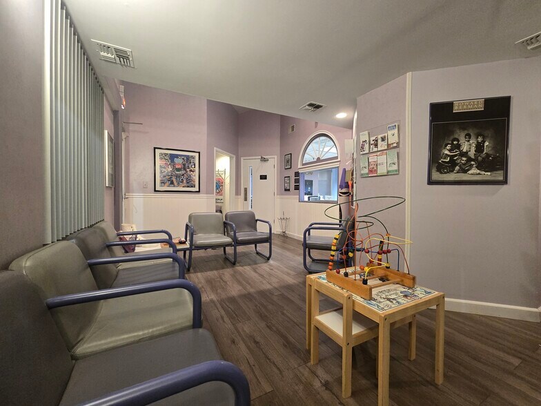 224 Taylors Mill Rd, Manalapan Township, NJ for sale - Lobby - Image 2 of 32