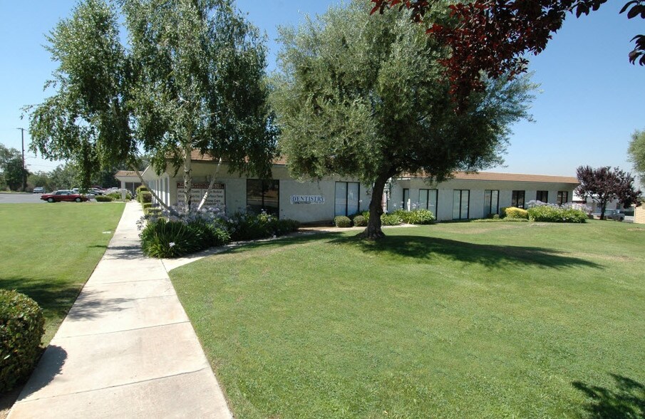 34675 Yucaipa Blvd, Yucaipa, CA à louer - Photo du bâtiment - Image 1 de 2