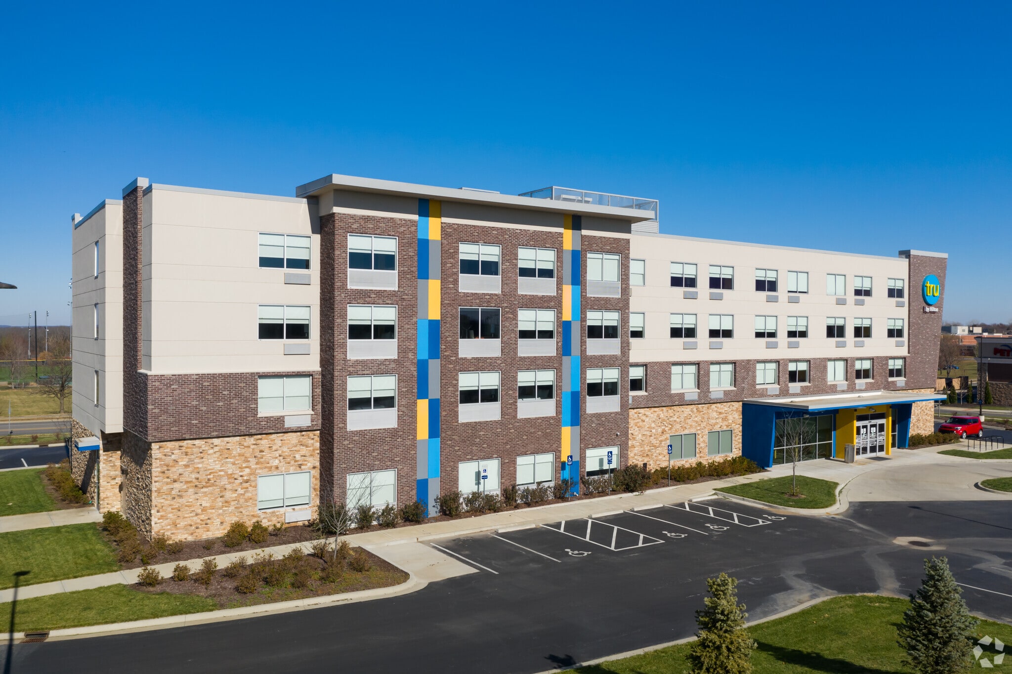 510 Wakarusa Dr, Lawrence, KS for sale Primary Photo- Image 1 of 4