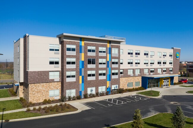 Plus de détails pour 510 Wakarusa Dr, Lawrence, KS - Services hôteliers à vendre