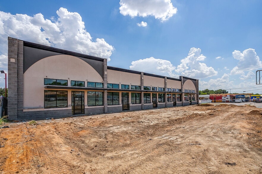 3300 NE 28th St, Fort Worth, TX for lease - Building Photo - Image 2 of 9
