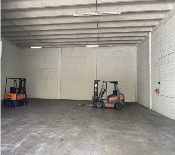 6998-6992 NW 51st St, Miami, FL à louer - Photo intérieure - Image 3 de 9