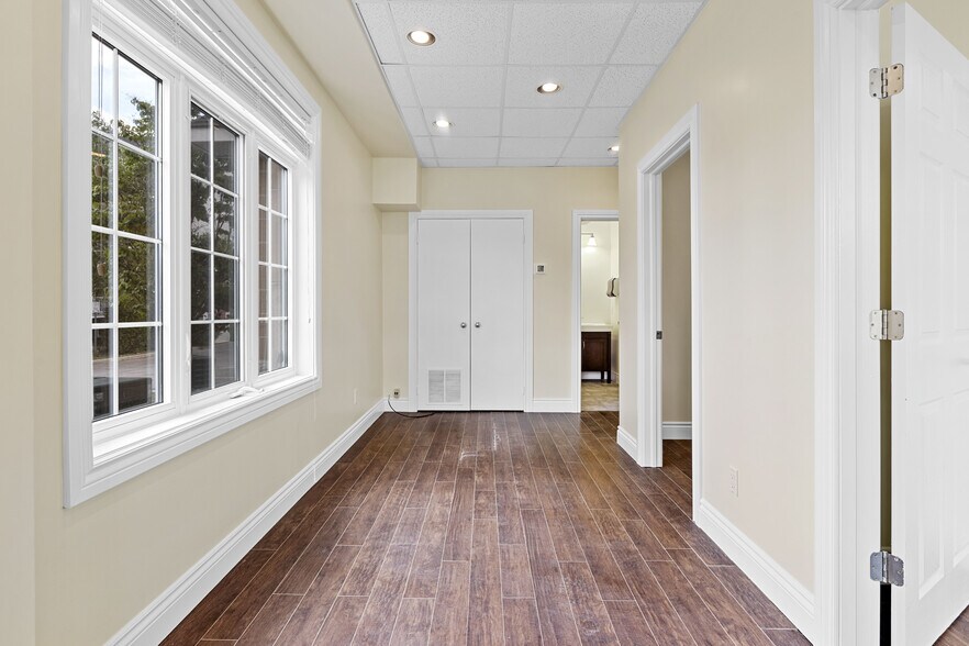 2120 Montreal Rd, Ottawa, ON à vendre - Photo du bâtiment - Image 3 de 9