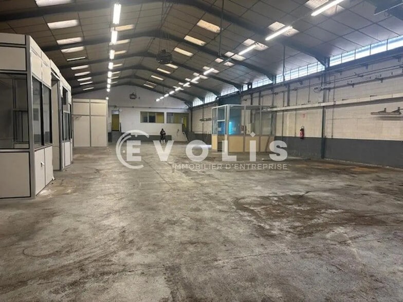 Flex in Décines-Charpieu for sale - Building Photo - Image 3 of 12