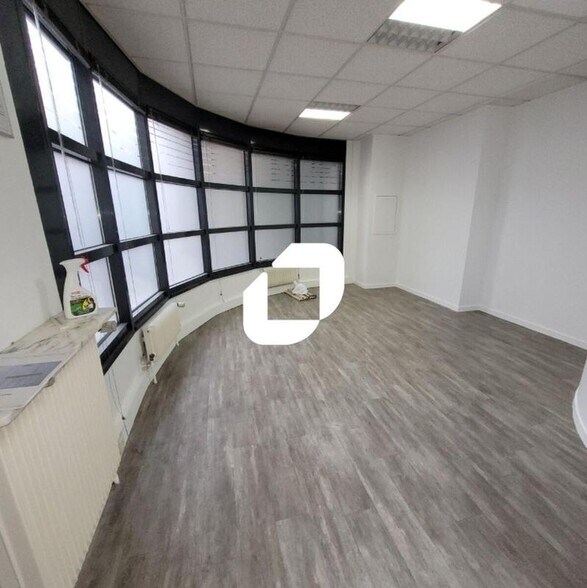 Office in Boulogne-Billancourt for lease - Interior Photo - Image 3 of 7