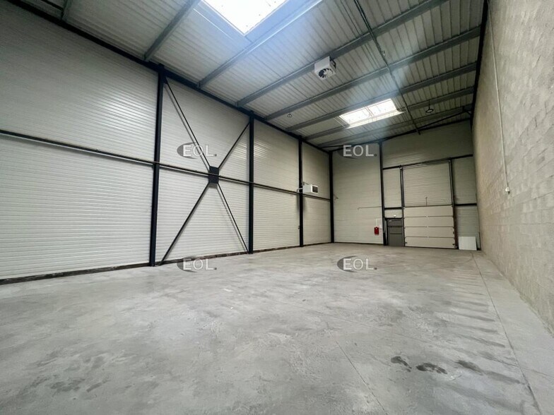 Flex in Saint-Denis for lease - Interior Photo - Image 2 of 8