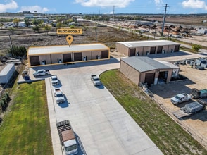 7977 Old Bastrop Rd, New Braunfels, TX for lease Interior Photo- Image 2 of 3