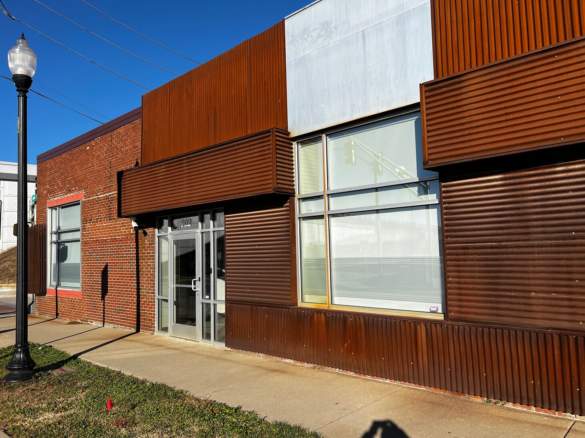 902 E Market St, Indianapolis, IN for lease Building Photo- Image 1 of 12