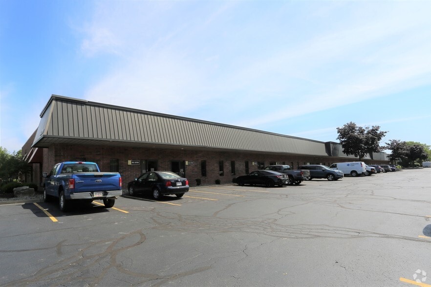 6751 Engle Rd, Middleburg Heights, OH for lease - Building Photo - Image 2 of 34