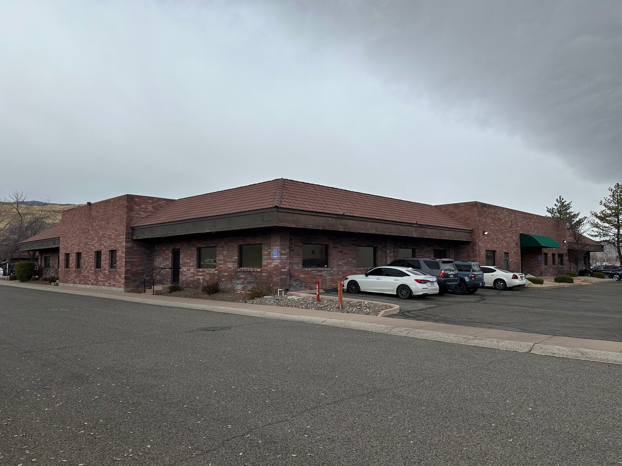 727 Fairview Dr, Carson City, NV à louer Photo du bâtiment- Image 1 de 12
