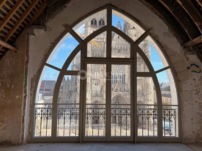 Office in Tours for lease - Interior Photo - Image 2 of 12