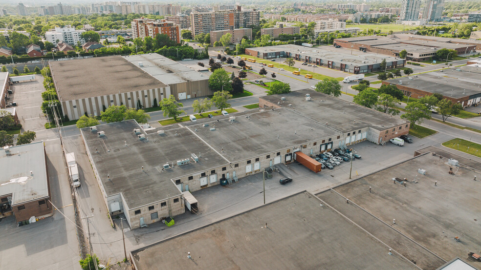 706-730 Rue Deslauriers, Montréal, QC for lease - Building Photo - Image 2 of 5