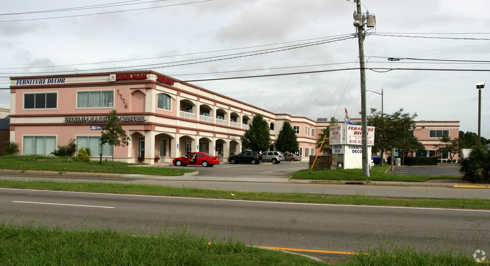 1776 Laskin Rd, Virginia Beach, VA à louer - Photo du bâtiment - Image 3 de 5