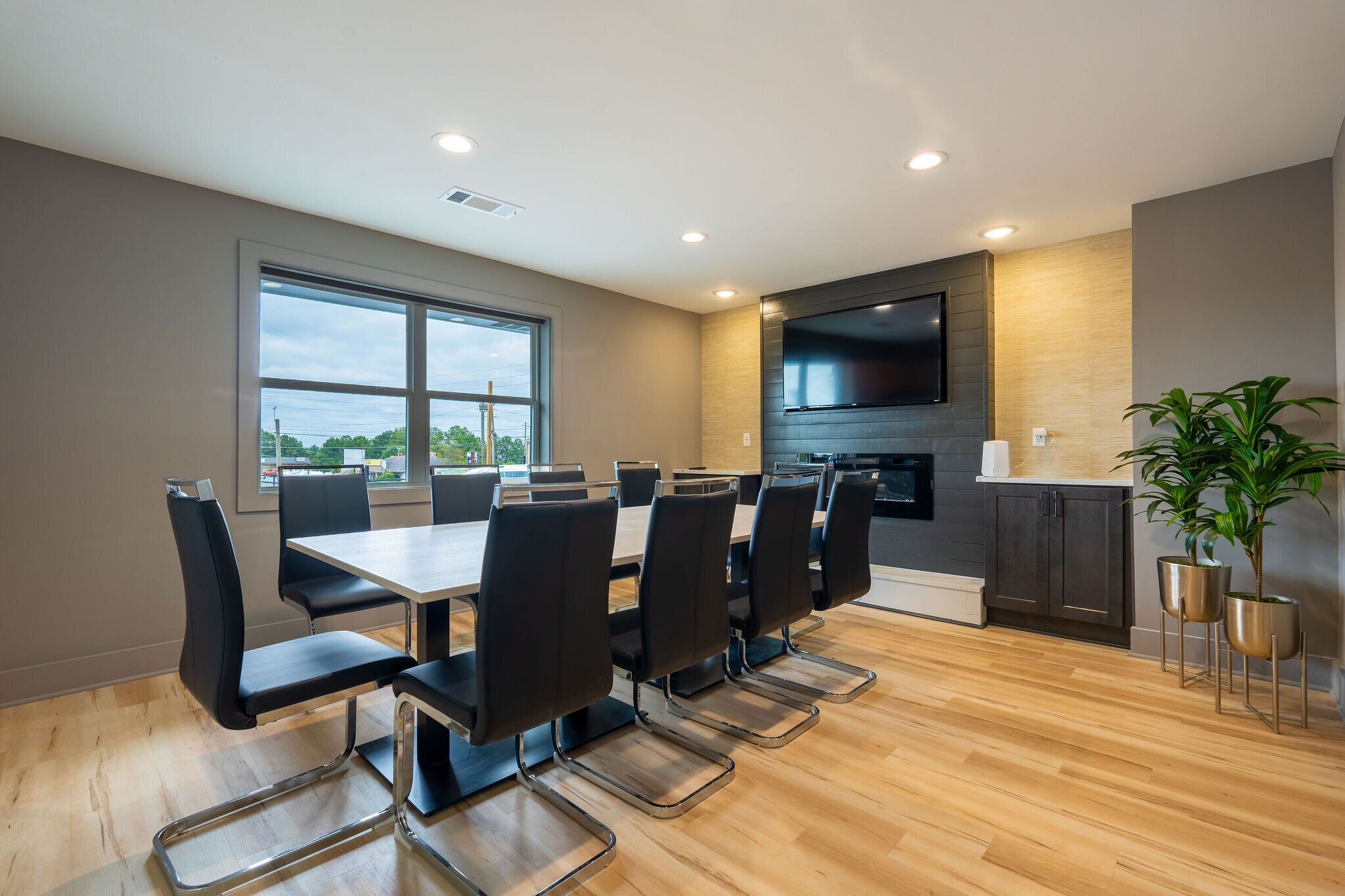 608 Mauldin Dr, Woodstock, GA for lease Building Photo- Image 1 of 20