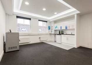 14 Swinegate Ct E, York for lease Interior Photo- Image 2 of 4