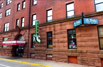 325 S Lake Ave, Duluth, MN à louer Photo du bâtiment- Image 1 de 4