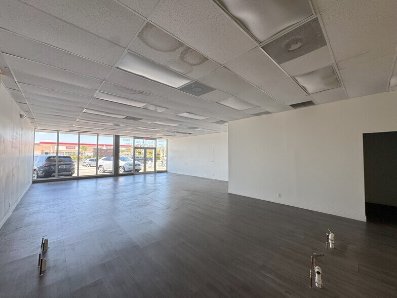 900-914 W Sunrise Blvd, Fort Lauderdale, FL à louer - Photo du bâtiment - Image 3 de 4