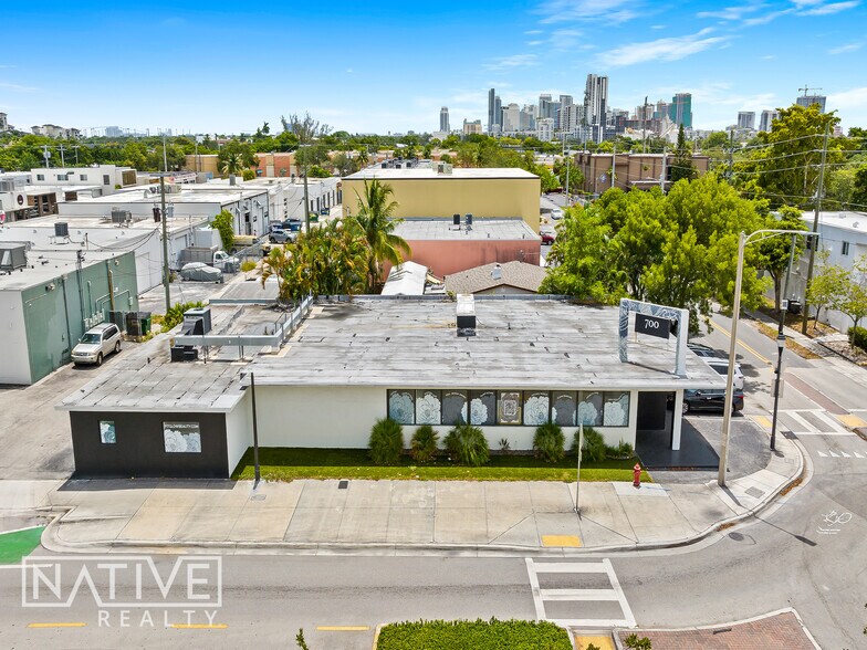 700 NE 13th St, Fort Lauderdale, FL à vendre - Photo du bâtiment - Image 1 de 22