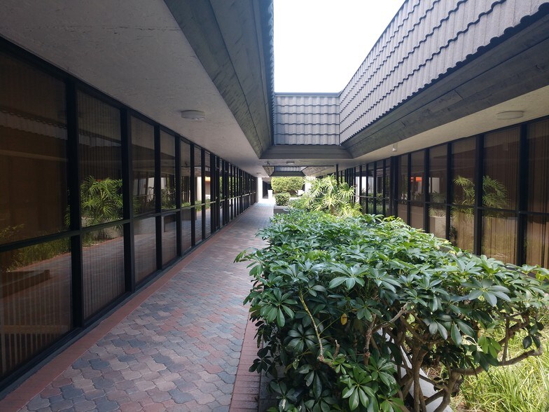 25400 US Hwy 19 N, Clearwater, FL à louer - Photo du bâtiment - Image 2 de 6