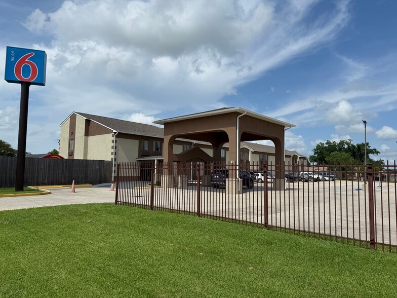 125 Dixie Ave, Houma, LA à vendre - Photo du bâtiment - Image 1 de 8