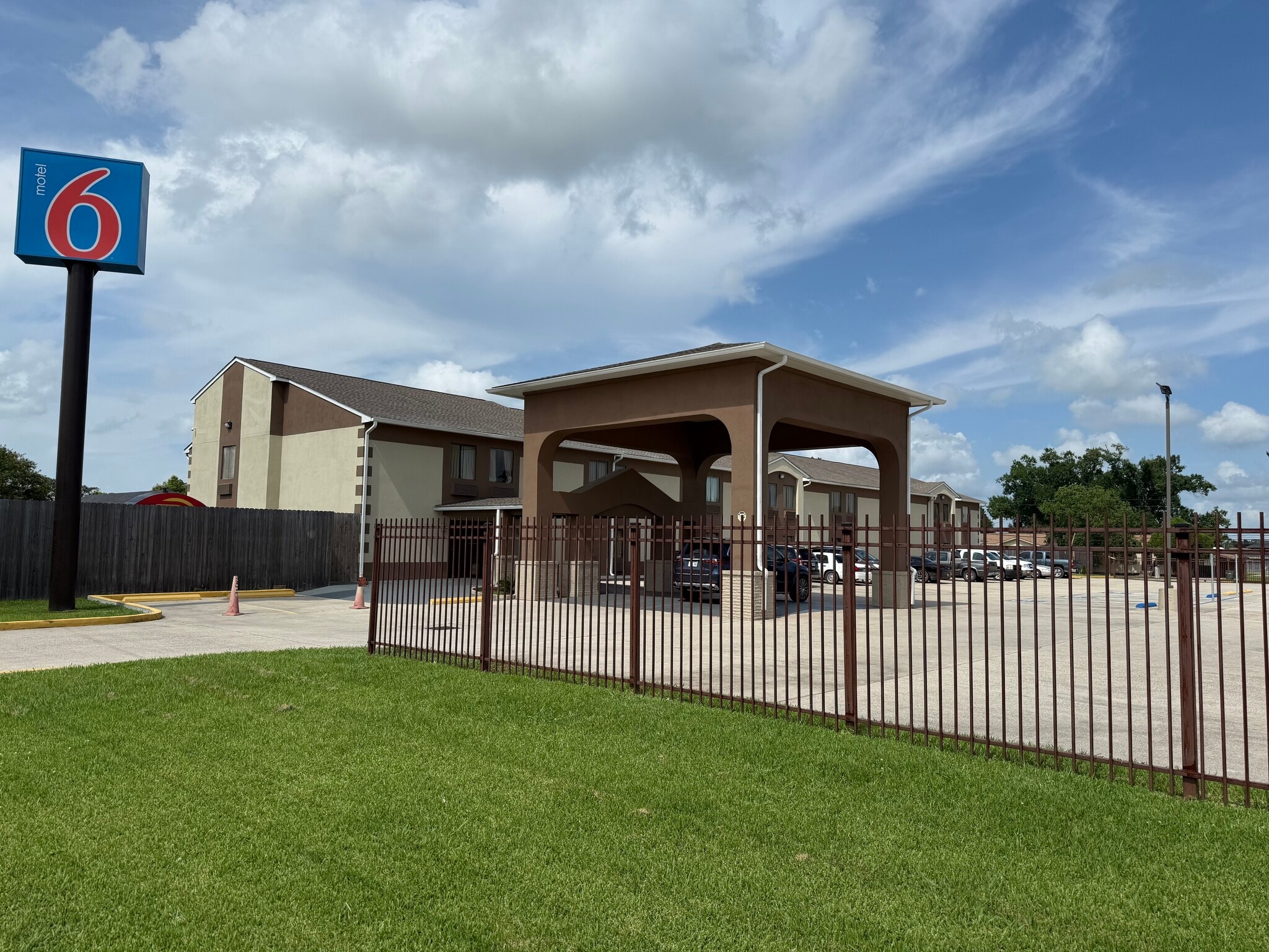 125 Dixie Ave, Houma, LA à vendre Photo du bâtiment- Image 1 de 9
