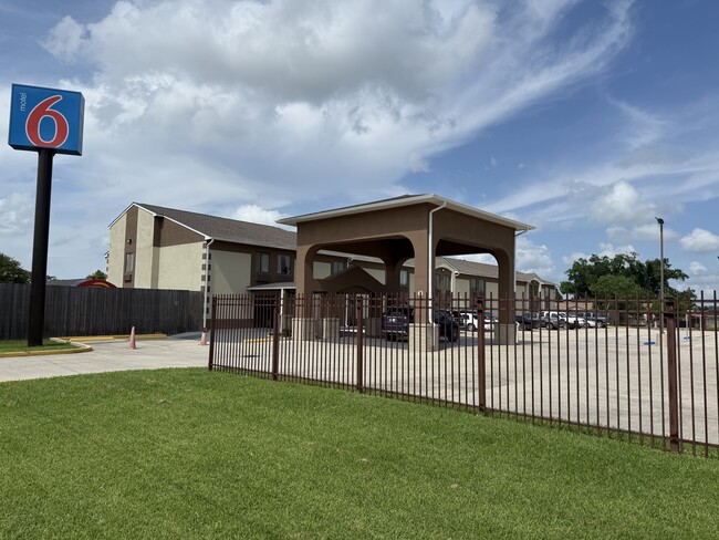 Plus de détails pour 125 Dixie Ave, Houma, LA - Services hôteliers à vendre