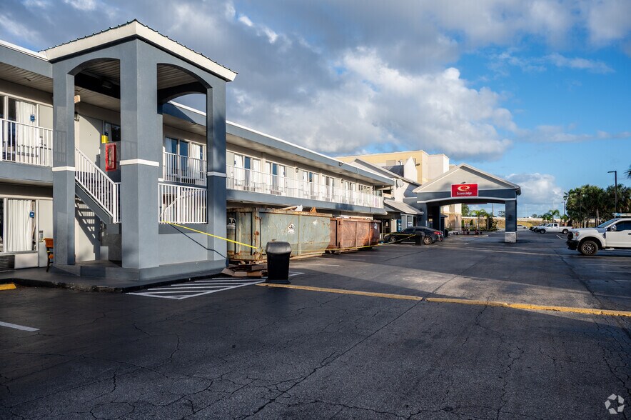 2904 W International Speedway Blvd, Daytona Beach, FL à vendre - Photo du bâtiment - Image 2 de 5